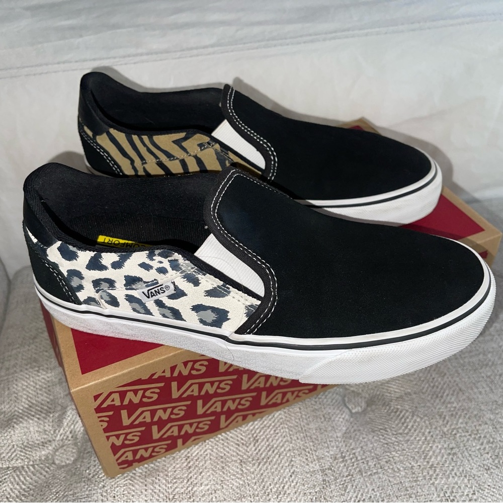 VANS Women’s Slip on Black Suede/Canvas Animal Print mix Size 9